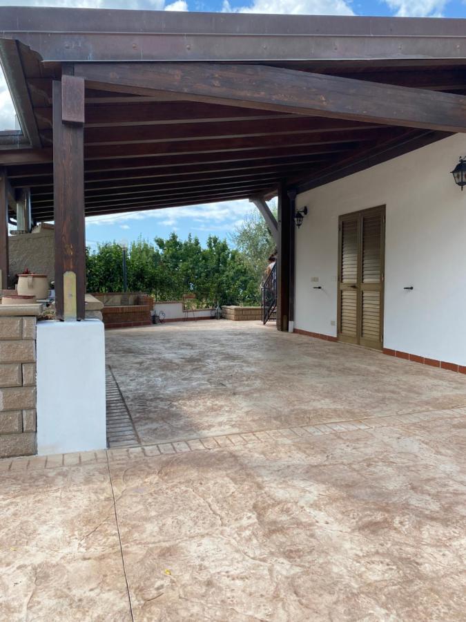 Loft Incantevole Con Idromassaggio Esterno Privato Patti Exterior foto