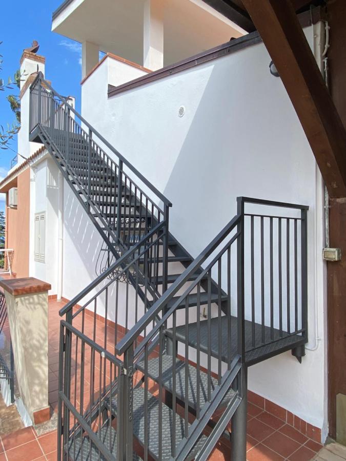Loft Incantevole Con Idromassaggio Esterno Privato Patti Exterior foto